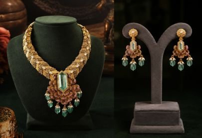 Antique Gold Chevron Choker Set with Emeralds | Divine Jewellery