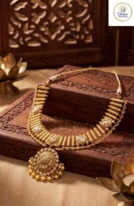 Classic Gold Finish Geometric Kundan Necklace with Statement Pendant in 92.5 Silver