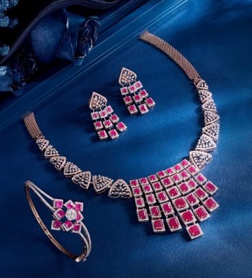 Cocktail Party Special Diamond Necklace 