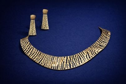 DIVINE Noir Luxe Gold Collar Necklace Set