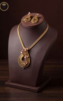 Divine Jewellery Antique Pink Crystal Designer Pendant Necklace Set