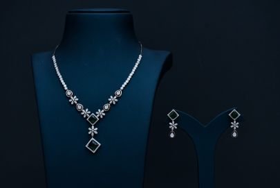 Divine Jewellery Emerald Bloom Diamond-Style Necklace Set