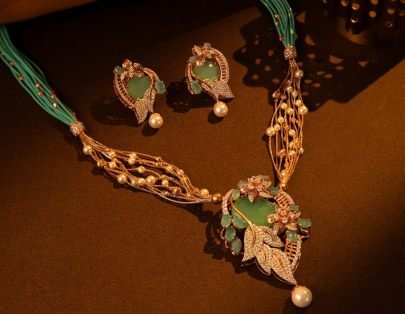 Divine Jewellery Emerald Green Crystal Floral Pendant Necklace Set with Pearl Drop Earrings