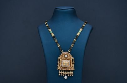 Divine Jewellery Royal Square Temple Mangalsutra with Architectural Pendant