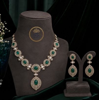Royal Emerald Oval Necklace Set with Earrings – 92.5 Silver Gold Plated